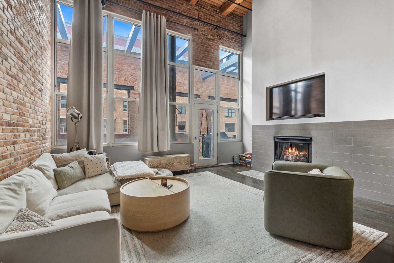 1000 W WASHINGTON Boulevard 430