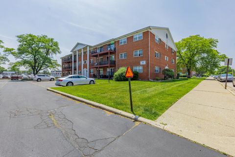 Tiny photo for 6135 W 94th Street #A2, Oak Lawn, IL 60453 (MLS # 12539040)