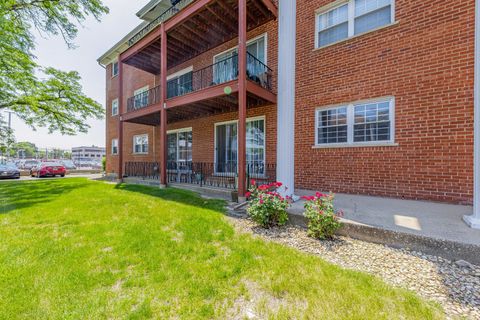 Tiny photo for 6135 W 94th Street #A2, Oak Lawn, IL 60453 (MLS # 12539040)