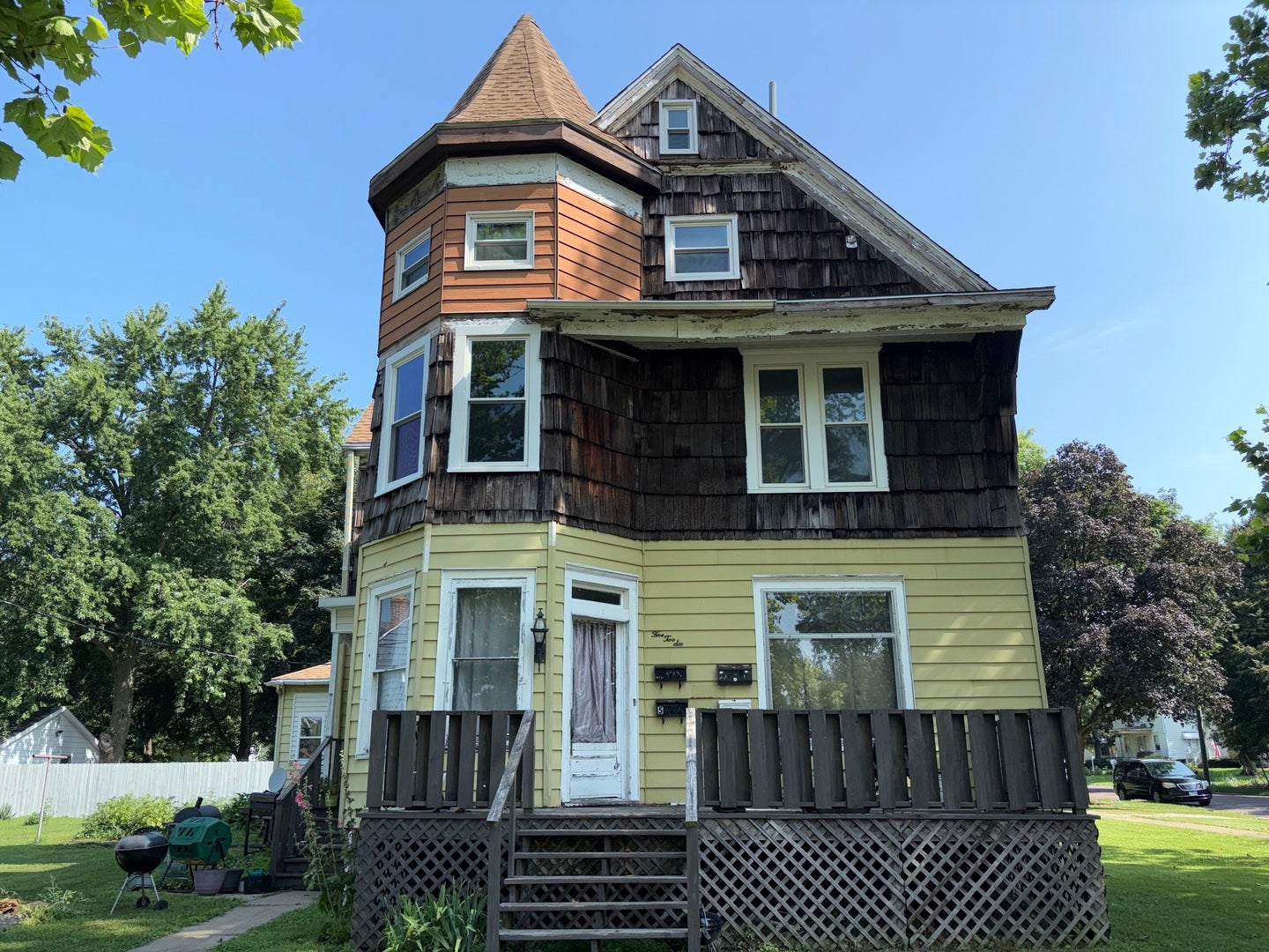 526 E 9th Street