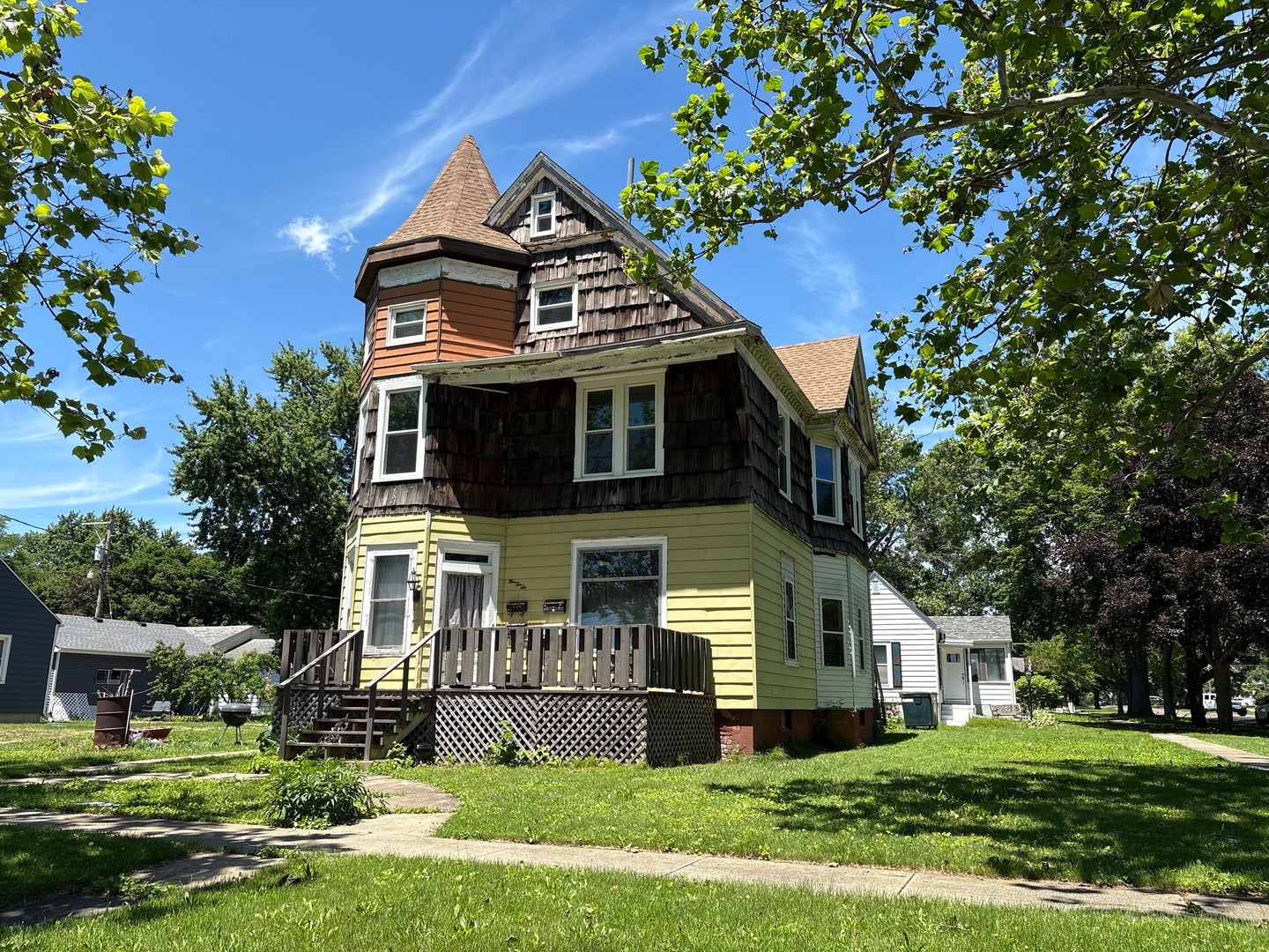 526 E 9th Street