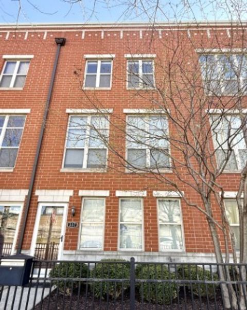 337 E 25TH Street Chicago IL 60616