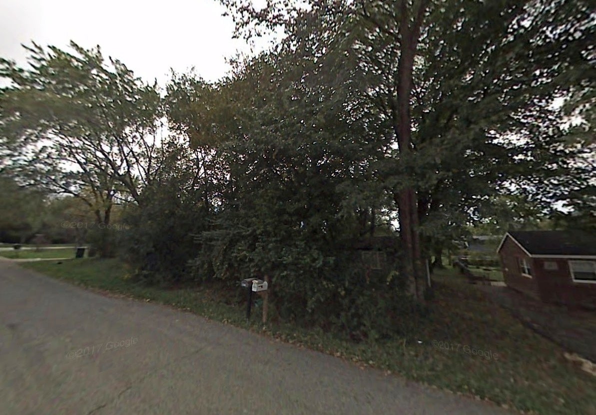 2611 E Chestnut Drive