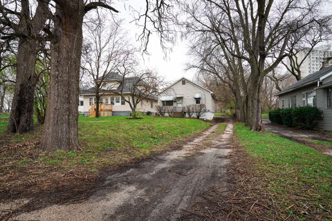 Tiny photo for 627 Manhattan Road, Joliet, IL 60433 (MLS # 12613867)