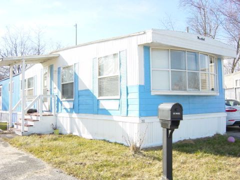 Mobile Home in Round Lake IL 202 Moon Rover Drive.jpg