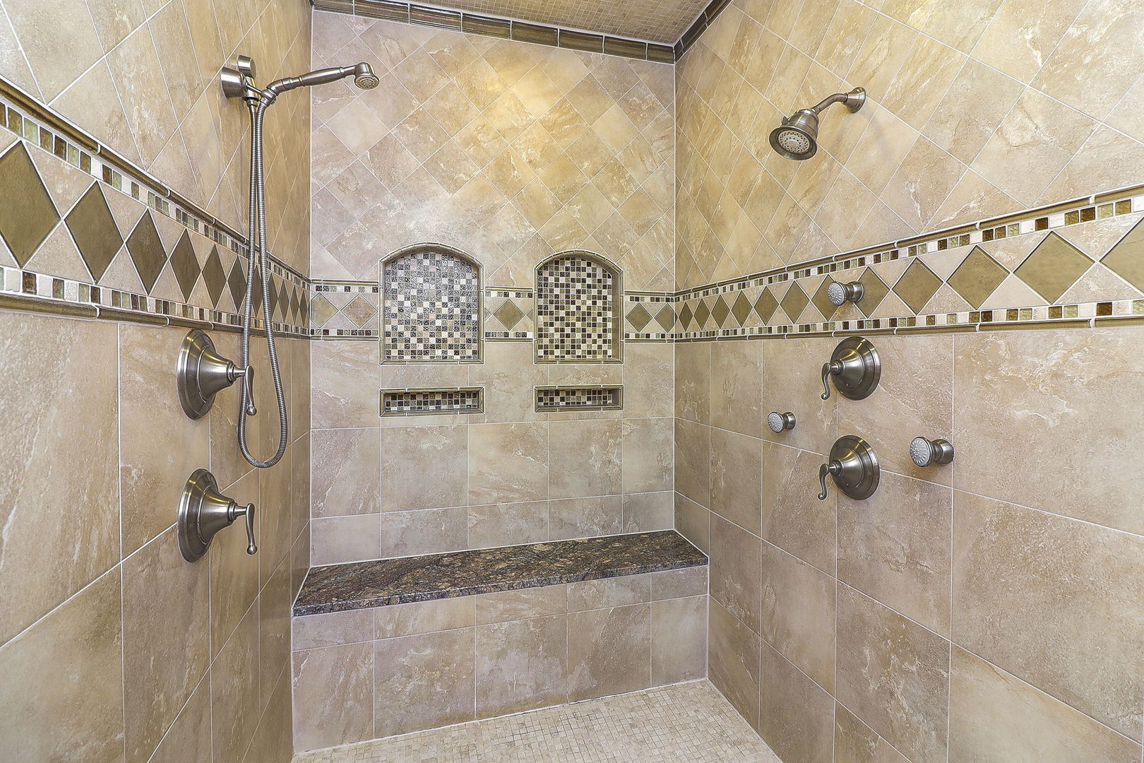 Naperville, Illinois 60540, United States, 6 Bedrooms Bedrooms, ,7 BathroomsBathrooms,Residential,Active,214251