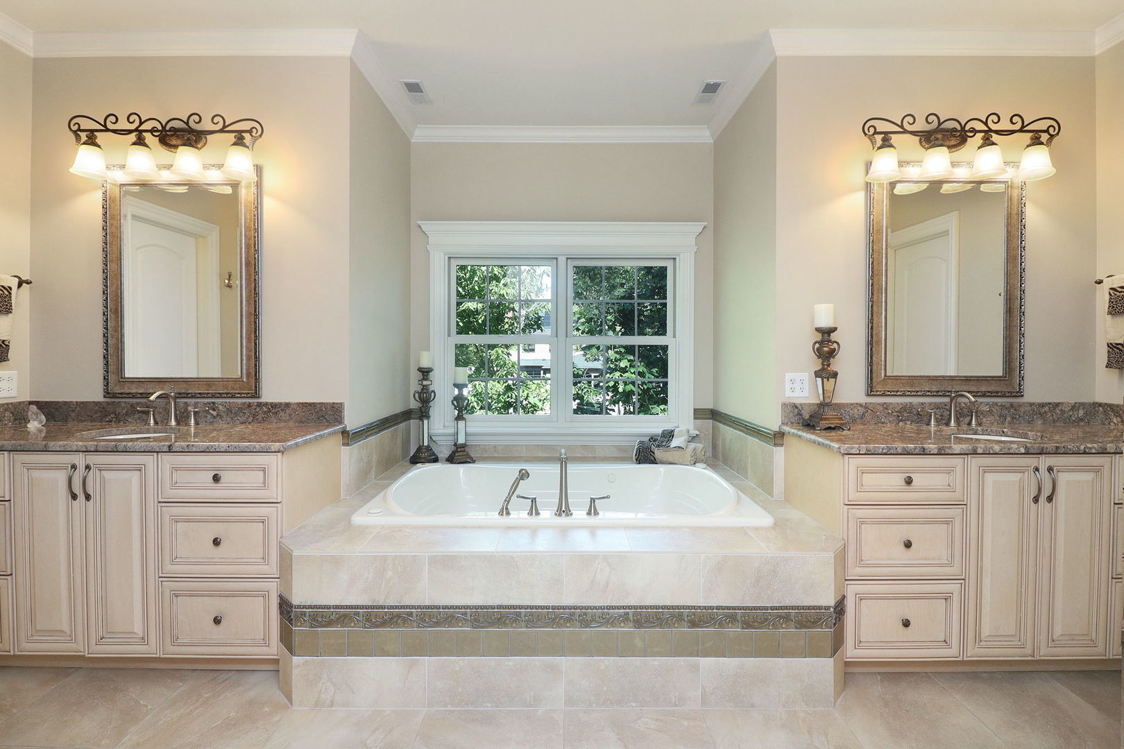 Naperville, Illinois 60540, United States, 6 Bedrooms Bedrooms, ,7 BathroomsBathrooms,Residential,Active,214251