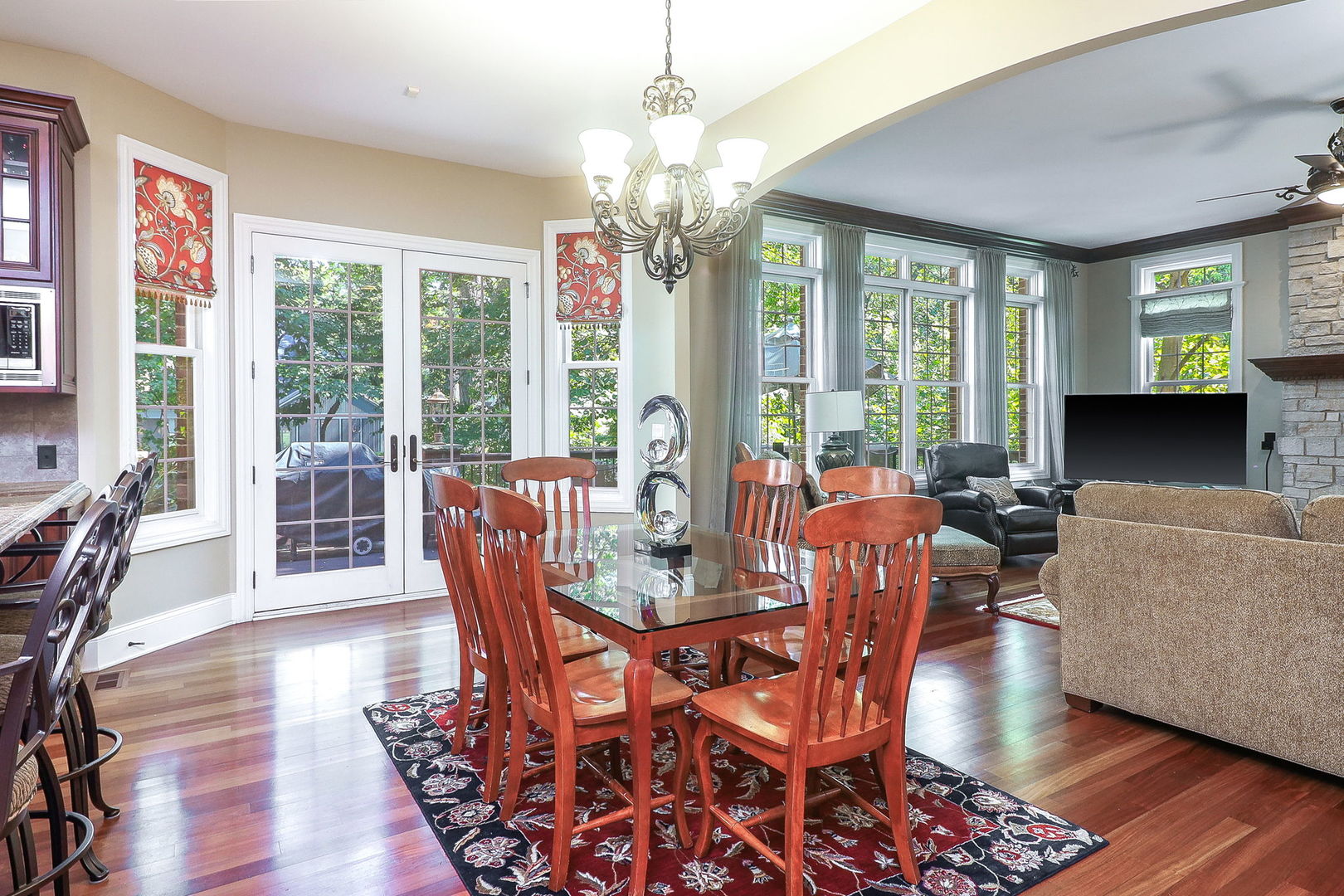 Naperville, Illinois 60540, United States, 6 Bedrooms Bedrooms, ,7 BathroomsBathrooms,Residential,Active,214251