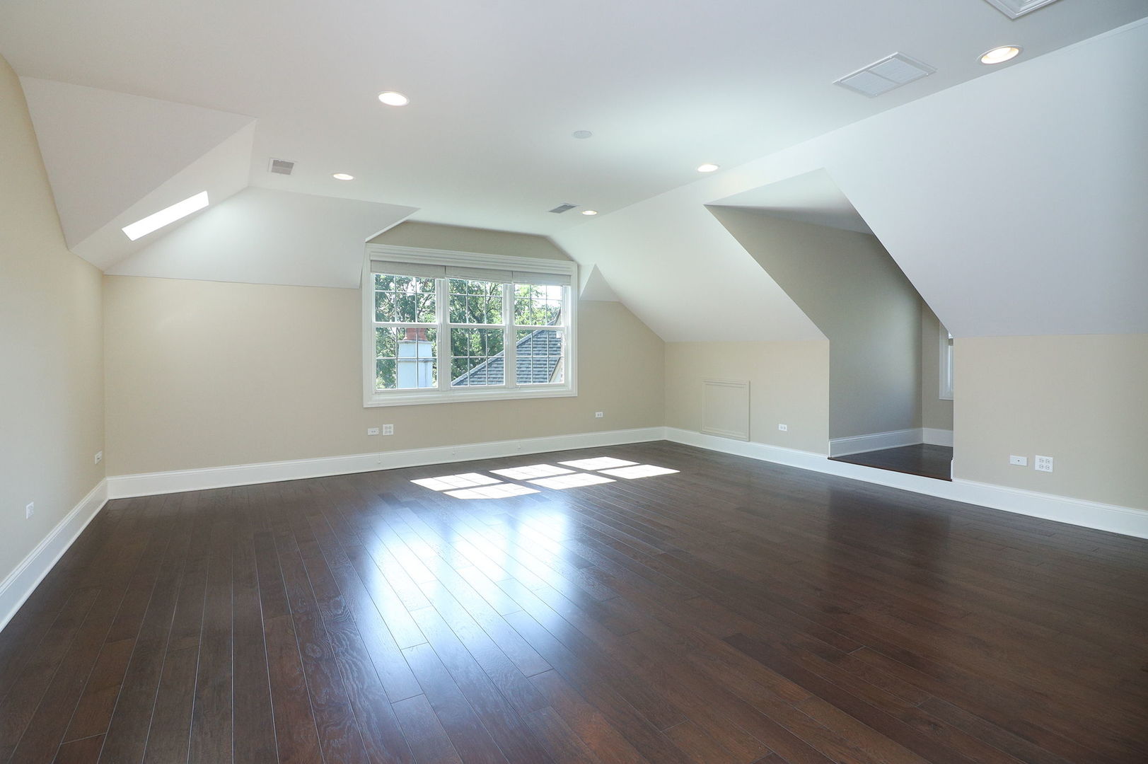 Naperville, Illinois 60540, United States, 6 Bedrooms Bedrooms, ,7 BathroomsBathrooms,Residential,Active,214251