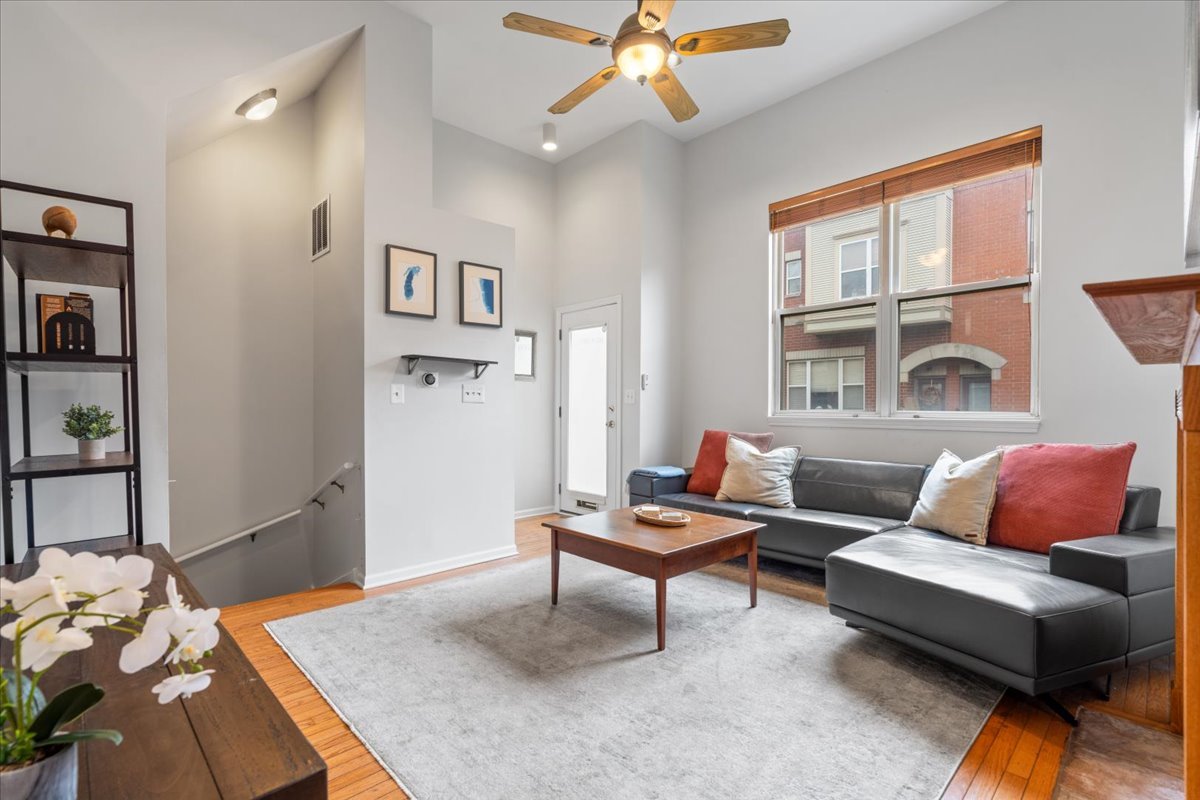 3651 W Cornelia Avenue E