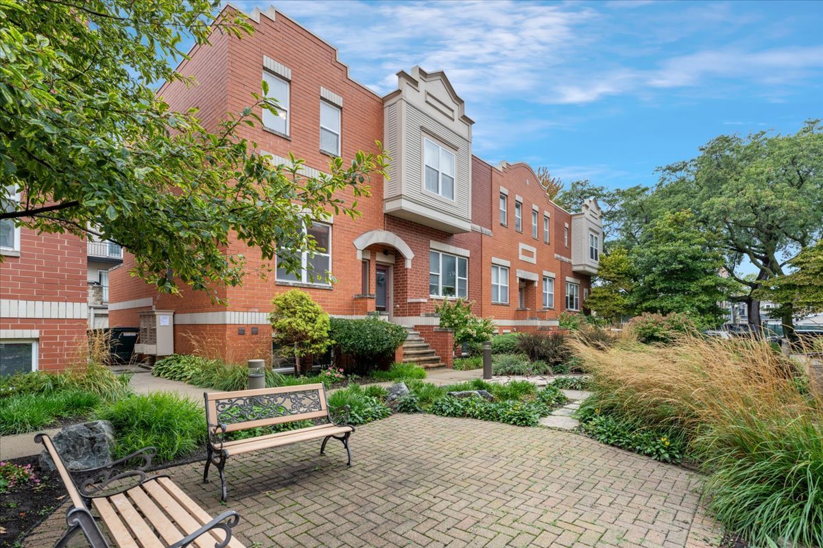 3651 W Cornelia Avenue E