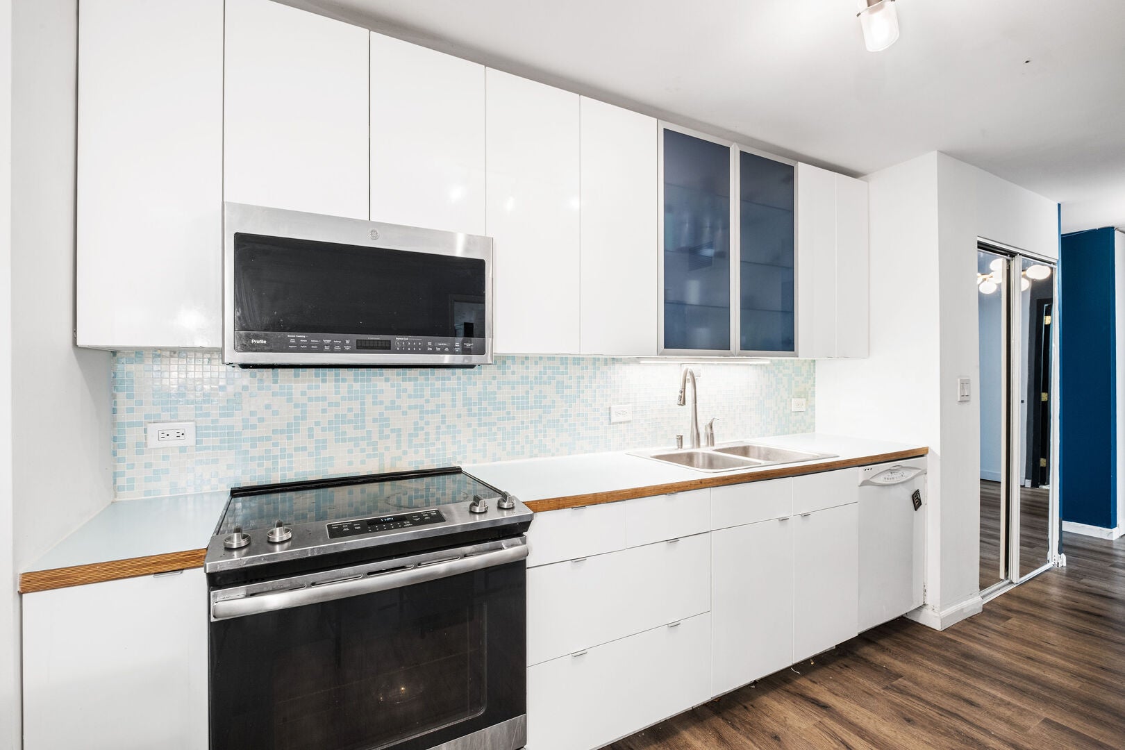 4250 N Marine Drive 2130