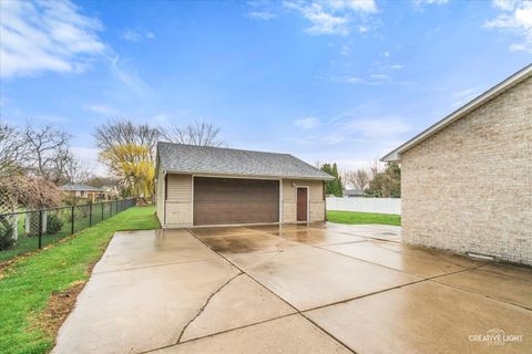 Tiny photo for 1006 Nancy Road, Lake Holiday, IL 60548 (MLS # 12607596)