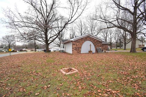Tiny photo for 69 Cherry Drive, Mount Vernon, IL 62864 (MLS # 100000052)