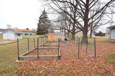 Tiny photo for 69 Cherry Drive, Mt Vernon, IL 62864 (MLS # 100000052)