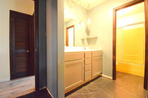 Tiny photo for 69 Cherry Drive, Mt Vernon, IL 62864 (MLS # 100000052)