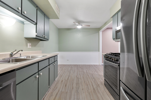 817 Wellington Avenue 817