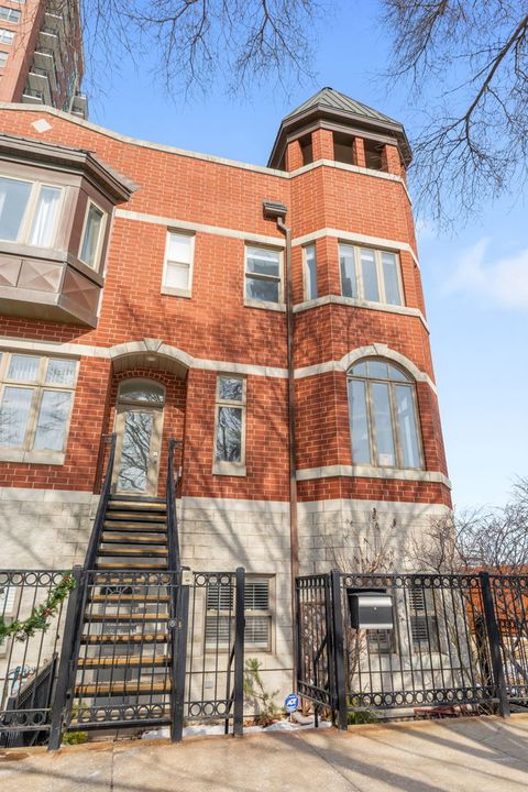 Photo of 326 E 18th Street, Chicago, IL 60616 (MLS # 12572901)