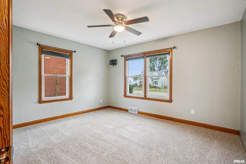 Tiny photo for 421 W 30TH Street, Davenport, IA 52803 (MLS # QC4268856)