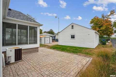 Tiny photo for 421 W 30TH Street, Davenport, IA 52803 (MLS # QC4268856)