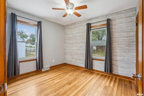 Tiny photo for 421 W 30TH Street, Davenport, IA 52803 (MLS # QC4268856)