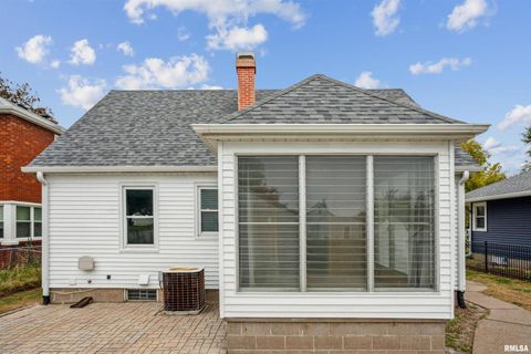 Tiny photo for 421 W 30TH Street, Davenport, IA 52803 (MLS # QC4268856)