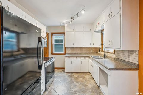 Tiny photo for 421 W 30TH Street, Davenport, IA 52803 (MLS # QC4268856)