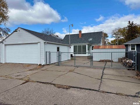 Tiny photo for 421 W 30TH Street, Davenport, IA 52803 (MLS # QC4268856)