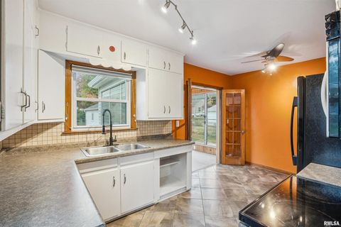 Tiny photo for 421 W 30TH Street, Davenport, IA 52803 (MLS # QC4268856)