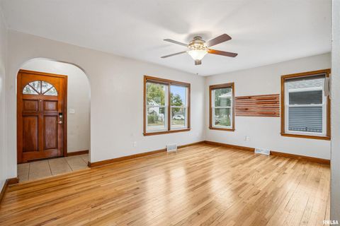 Tiny photo for 421 W 30TH Street, Davenport, IA 52803 (MLS # QC4268856)