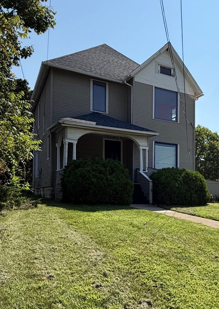 717-727 Lake Street N