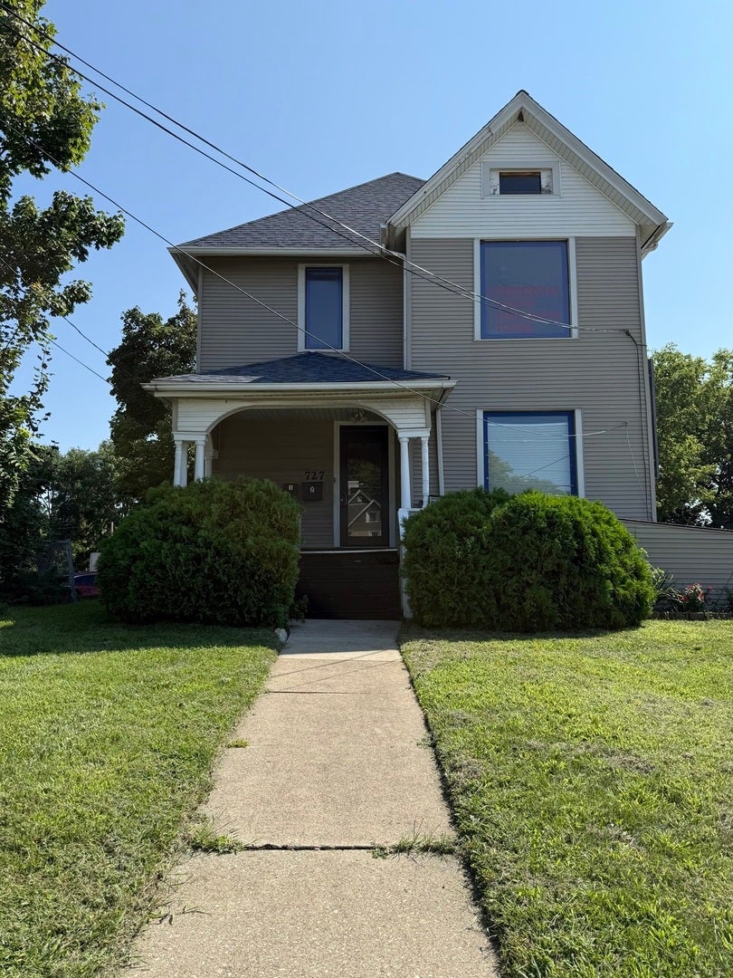 717-727 Lake Street N