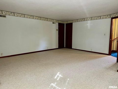 Tiny photo for 1400 CATHERINE Street, Metropolis, IL 62960 (MLS # EB460240)