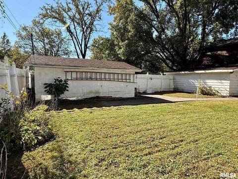 Tiny photo for 1400 CATHERINE Street, Metropolis, IL 62960 (MLS # EB460240)