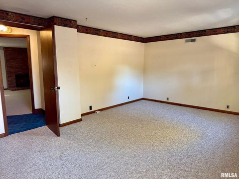 Tiny photo for 1400 CATHERINE Street, Metropolis, IL 62960 (MLS # EB460240)