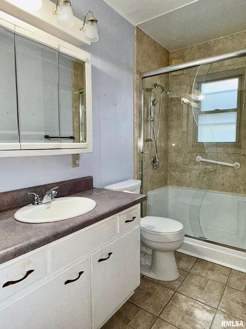 Tiny photo for 1400 CATHERINE Street, Metropolis, IL 62960 (MLS # EB460240)