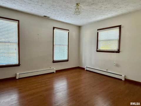 Tiny photo for 1400 CATHERINE Street, Metropolis, IL 62960 (MLS # EB460240)