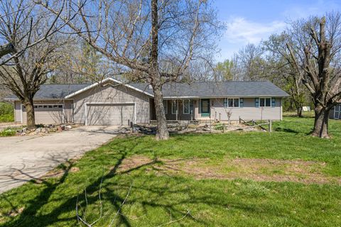 Photo of 1150 E CR 800 N, Sullivan, IL 61951 (MLS # 12617344)