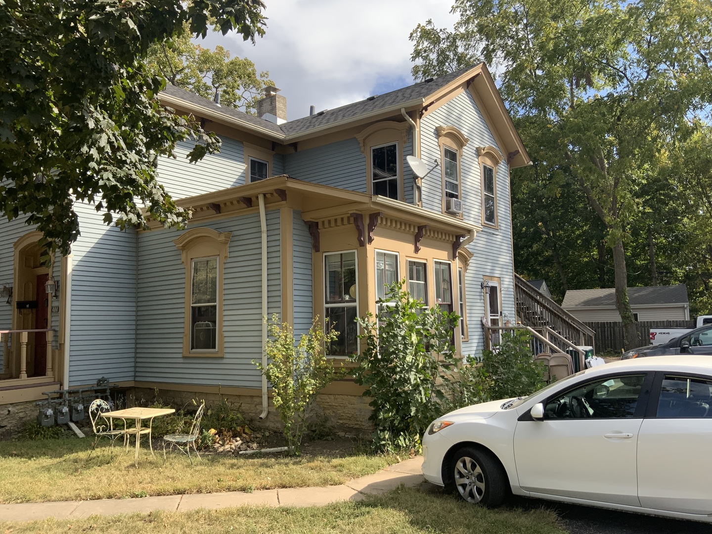 404 S Batavia Avenue