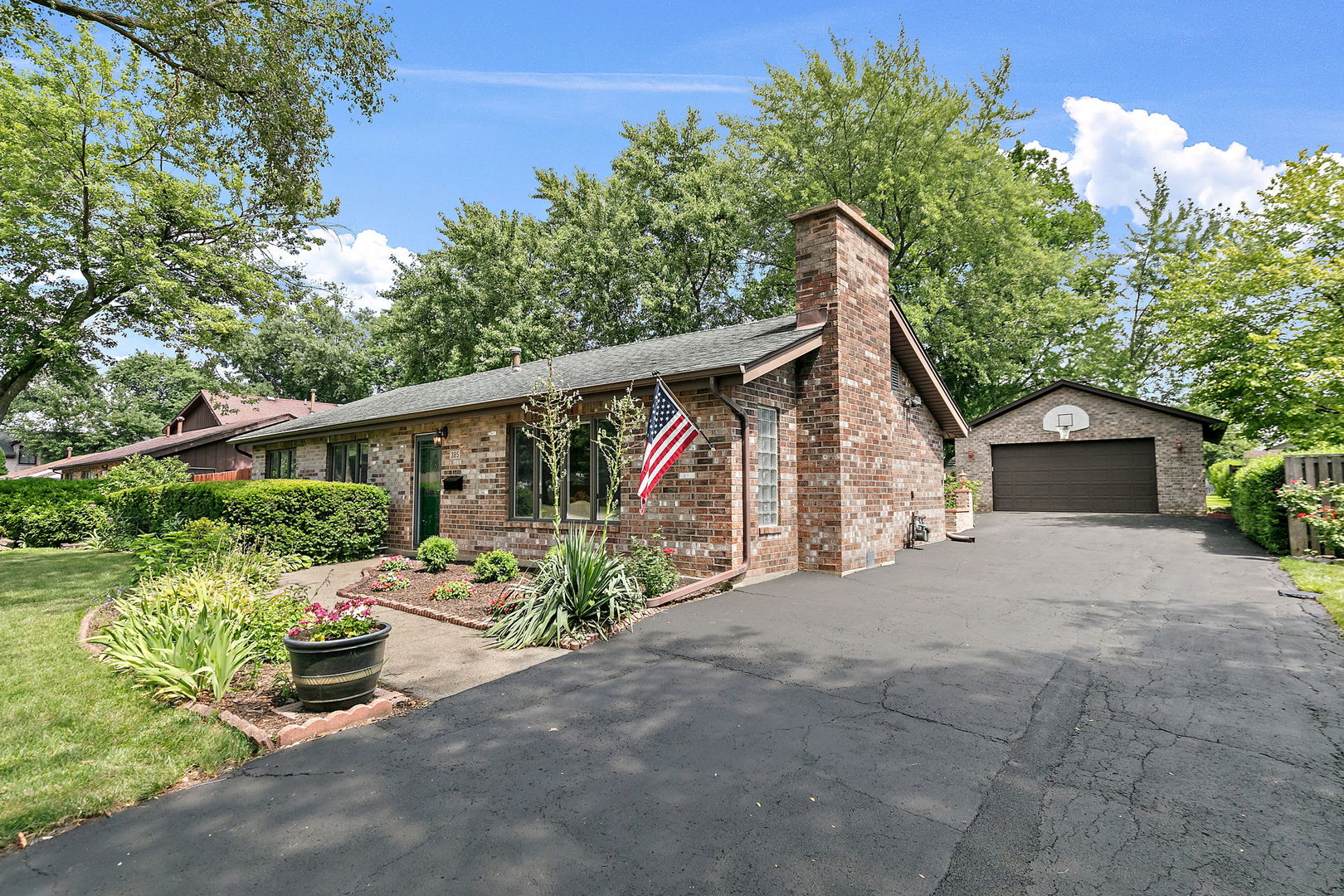 385 illinois Boulevard