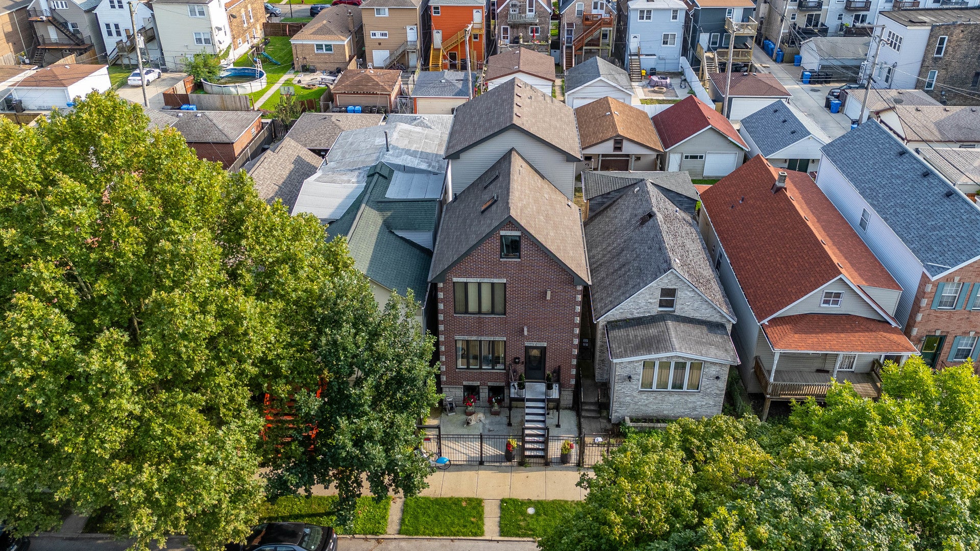 539 W 44th Place
