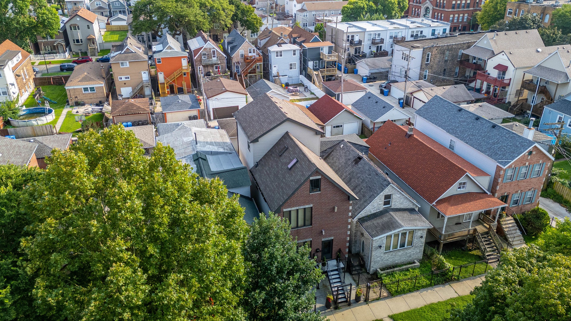 539 W 44th Place