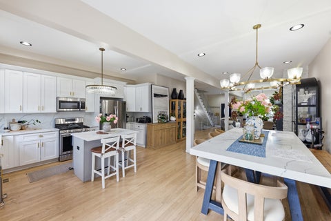 Tiny photo for 539 W 44th Place, Chicago, IL 60609 (MLS # 12749099)