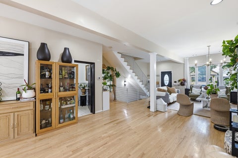Tiny photo for 539 W 44th Place, Chicago, IL 60609 (MLS # 12749099)