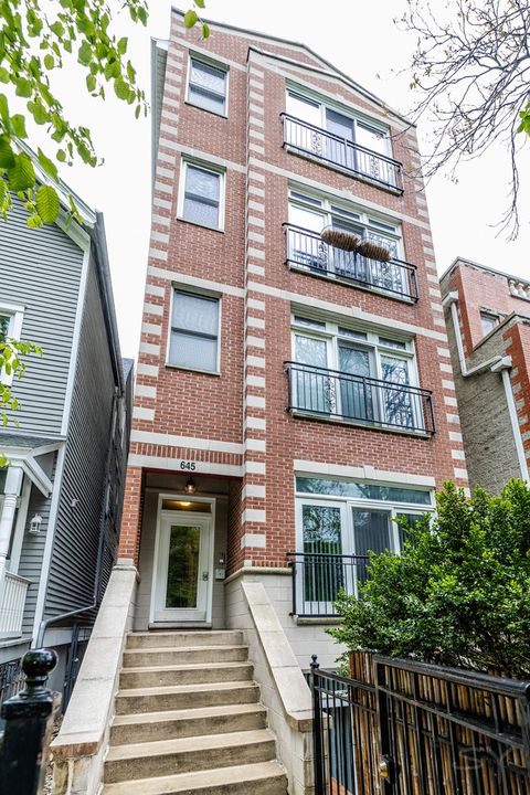 Photo of 645 W Briar Place #1, Chicago, IL 60657 (MLS # 12620994)
