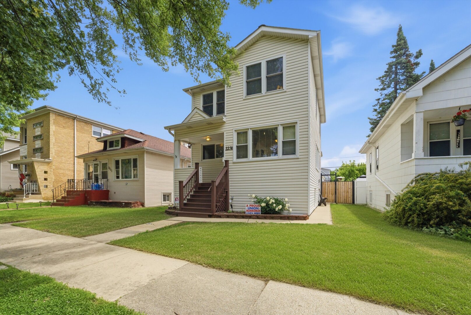 2231 N 75th Avenue