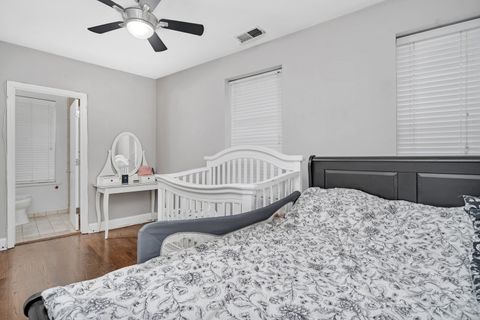 Tiny photo for 1410 W Sunnyside Avenue #1S, Chicago, IL 60640 (MLS # 12490311)