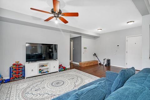 Tiny photo for 1410 W Sunnyside Avenue #1S, Chicago, IL 60640 (MLS # 12490311)