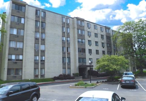 Photo of 9740 S Pulaski Road #107, Oak Lawn, IL 60453 (MLS # 12393603) Photo of 9740 S Pulaski Road #107, Oak Lawn, IL 60453 (MLS # 12393603)