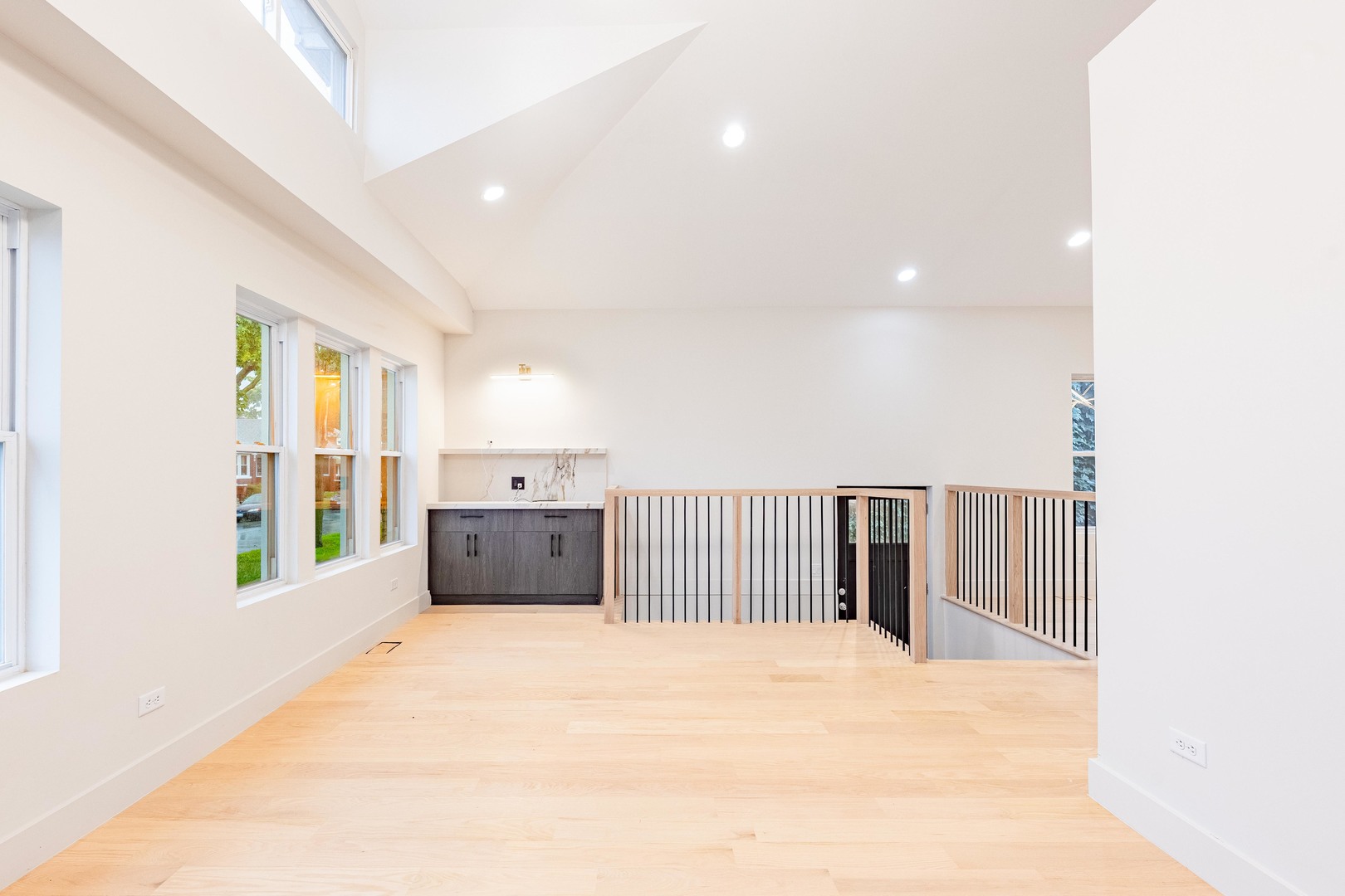 7930 S Kenwood Avenue